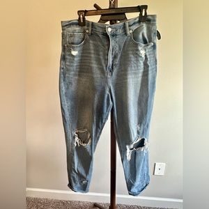 American Eagle distressed mom jeans light wash size 14